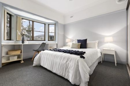 Charming Cottage in Prime Location! - Photo 2