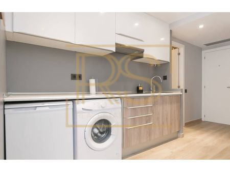 Piso de alquiler en Calle Carretes, El Raval - Photo 2