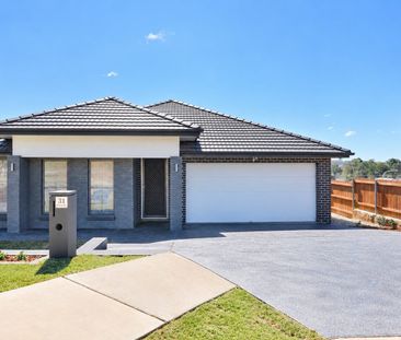 Spacious 5-Bedroom Home | 2 Living Areas - Photo 6