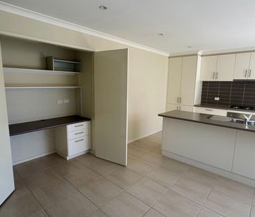 Three Bedroom House - Photo 5