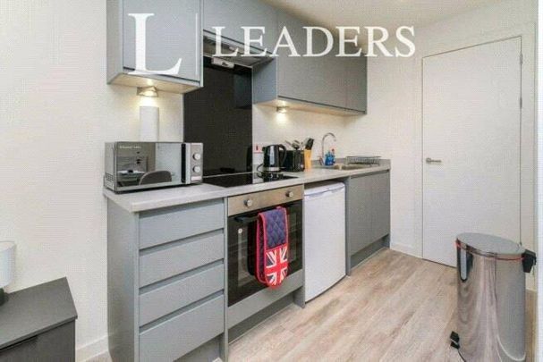 Studio to rent - Photo 1