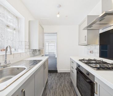 2 bedroom terraced house to rent - Photo 4