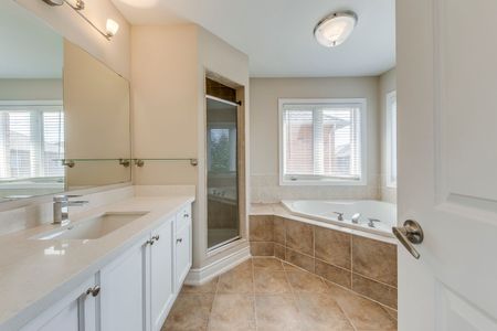 For Lease - 3349 Springflower Way, Oakville, Ontario - Photo 5