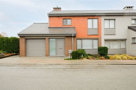 Gezellige gerenoveerde woning in een rustige wijk, met ruime tuin en garage - Photo 3