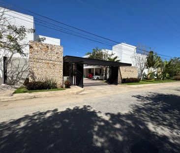 EN RENTA AMPLIA CASA TIPO TOWNHOUSE, CON ALBERCA EN TEMOZON NORTE M... - Photo 1