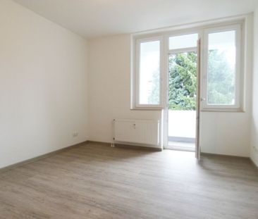 ** Modernisierte 2-Zi-Wohnung mit Wohnküche und Loggia in beliebter... - Photo 4