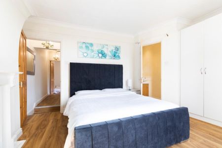 3 bedroom Detached house to rent - Photo 3