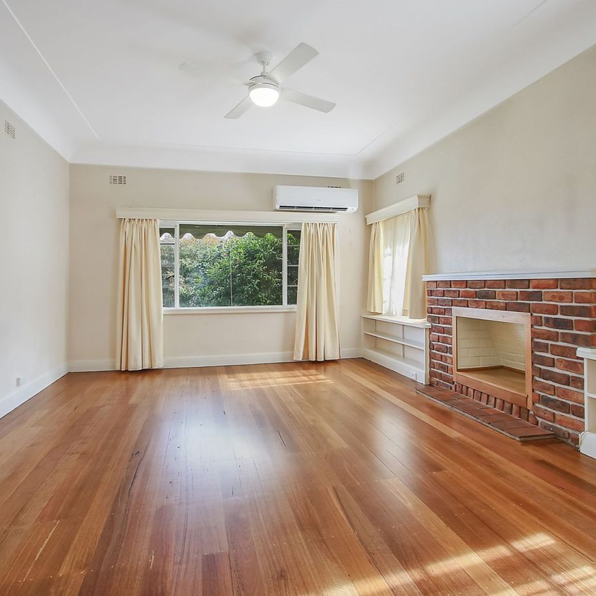 EAST ALBURY GEM! - Photo 1