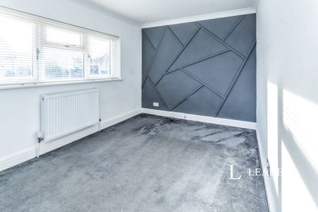 4 bedroom house to rent McKenzie Road, Chatham, ME5 - Photo 4