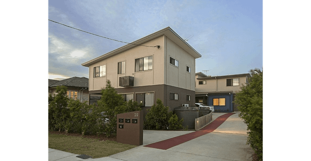 Location, Location, Location! Spacious Air-Conditioned Townhouse Ideally Located Moments from Westfield Chermside - Photo 1