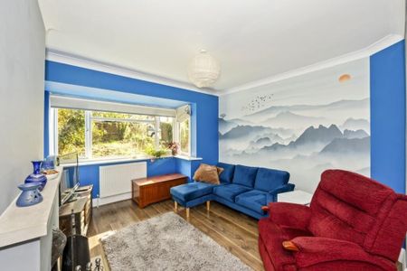 3 Bed Terraced House, Bevendean Crescent, BN2 - Photo 2