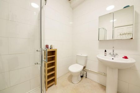 1 bedroom in a house share to rent - Photo 4