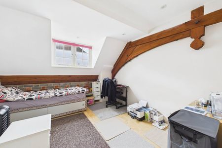 4 bedroom House in Easthampstead Road, Berkshire - Photo 4