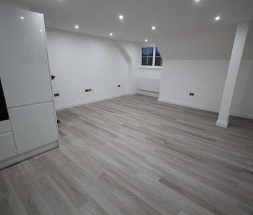 Park House, Station Road, Loudwater, High Wycombe, HP10 - Photo 1