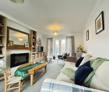 3 bedroom Detached House to let - Photo 1
