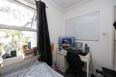 4 bedroom end of terrace house to rent - Photo 5