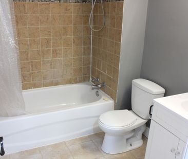 For Lease - 12 Woodgrove Court Unit# Lower, Barrie, Ontario - Photo 1