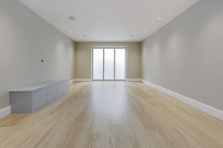5 bedroom detached house to rent - Photo 2