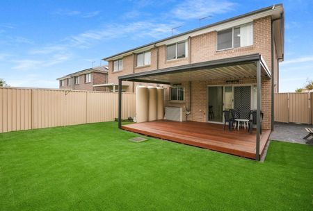 MODERN FOUR BEDROOM TOWNHOUSE IN GREAT LOCATION! - Photo 3