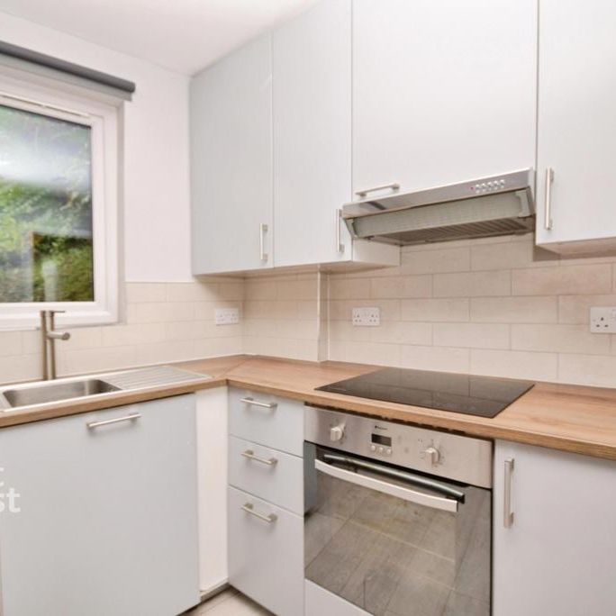1 bedroom ground floor flat to rent - Photo 1