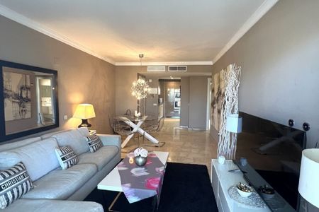 2 Bedroom Apartment For Rent in Puerto Banús, Málaga - Foto 3