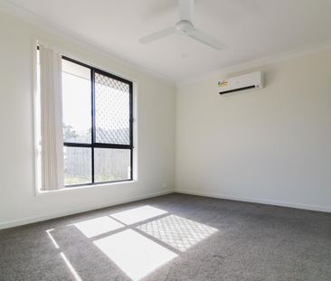 Lovely 3 Bedroom Home With 2 Air Conditoners and Security Screens T... - Photo 5