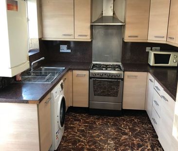 2 Bed Flat, London, E13 - Photo 4
