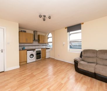 FLAT 2 CRICKETERS TERRACE ARMLEY LS12 1ST - Photo 3