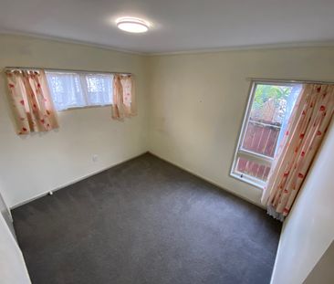 Exceptional 3-Bedroom Family Home in Bucklands Beach – $800/week - Photo 4