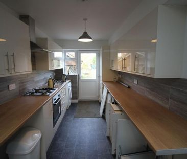 4 bedroom semi-detached house to rent - Photo 4