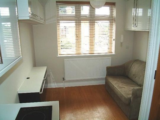 Studio to rent - Photo 1