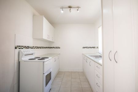 Light Filled Unit in Ideal Location - Photo 5