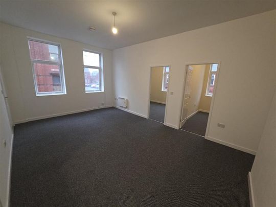 2 bedroom flat to rent - Photo 1