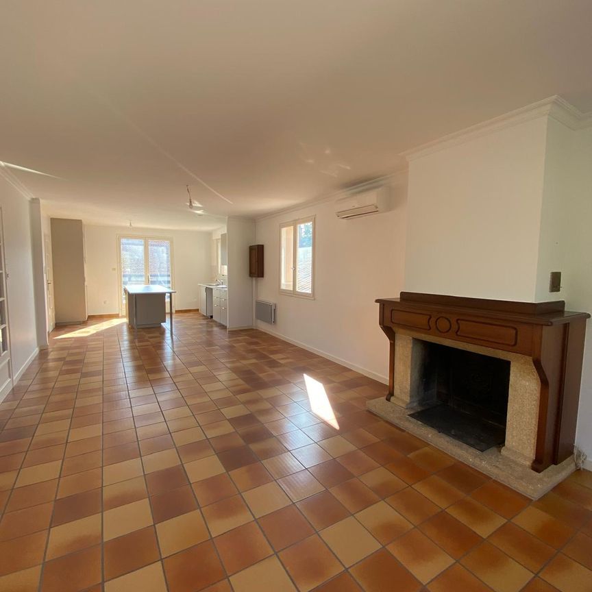 Grand appartement T4 de 130 m2 au 1er étage avec terrasse - Photo 1