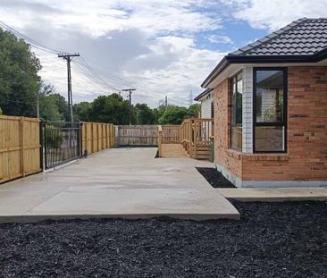 Renovated 2 Bedroom Home Otara with Cabin - Photo 4