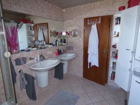 Geräumige 3-Zimmer-Wohnung mit großem Sonnenbalkon im Zweifamilienhaus - Photo 5