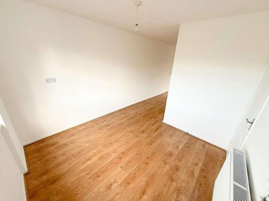 Neville Shaw, Basildon, SS14 - Photo 1