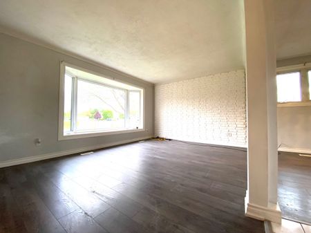 For Lease - 6986 Centennial Street, Niagara Falls, Ontario - Photo 2