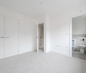 2 bedroom semi-detached house to rent - Photo 4