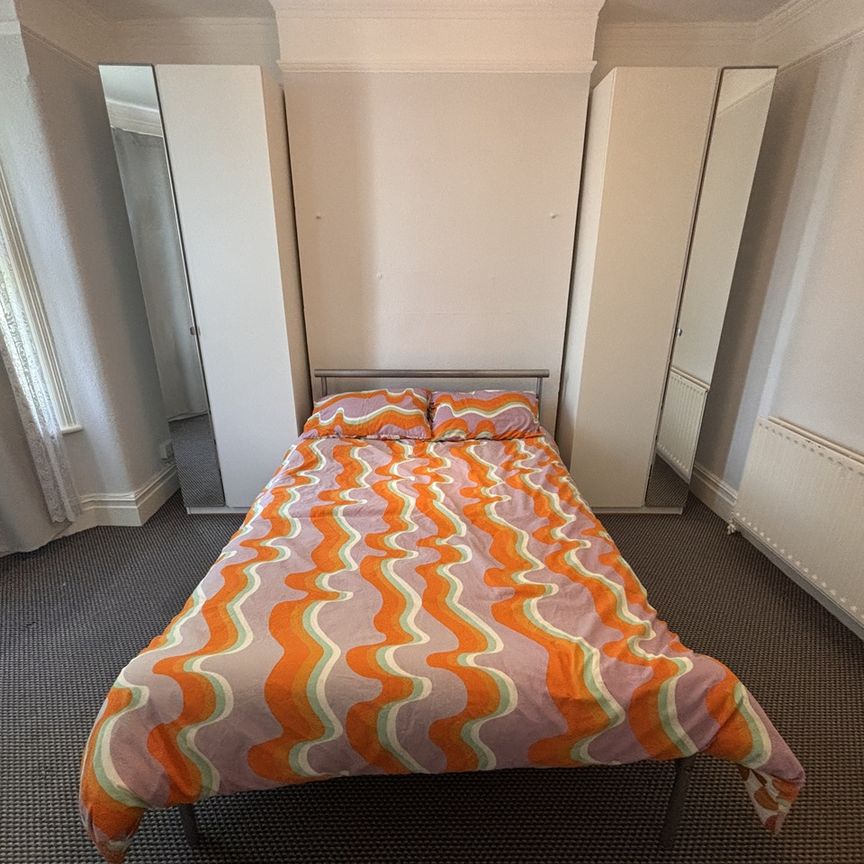 Room in a Shared House, Furness Road, NW10 - Photo 1