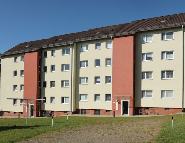 Helle 3-Zimmer-Wohnung mit schönem Balkon und grüner Aussicht! // 1.OG. re - Foto 1