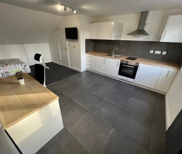 1 bed Semi-Detached House for Rent - Photo 2