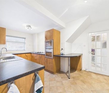 3 bedroom semi-detached house to rent - Photo 2