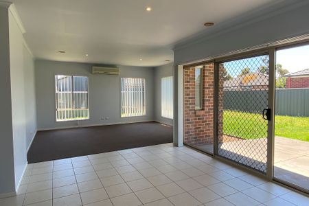 6 Condamine Avenue, Manor Lakes. - Photo 3