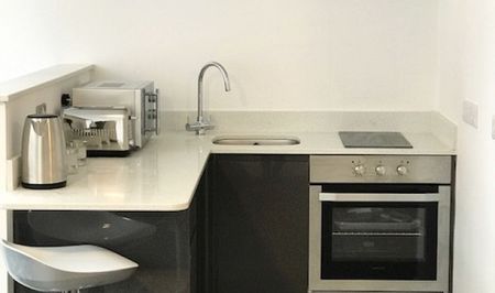 Modern Studio Apartment in the Heart of Sheffield - Photo 2