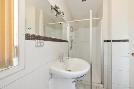 Low Maintenance Family Home - Owner will contribute $500 to moving costs* - Photo 5