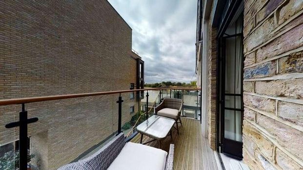 Starboard Penthouse, Fulham, London, W6 - Photo 1