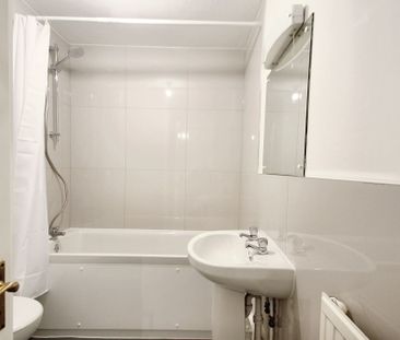 3 bed to rent in Fivash Close, Taunton, TA1 - Photo 4