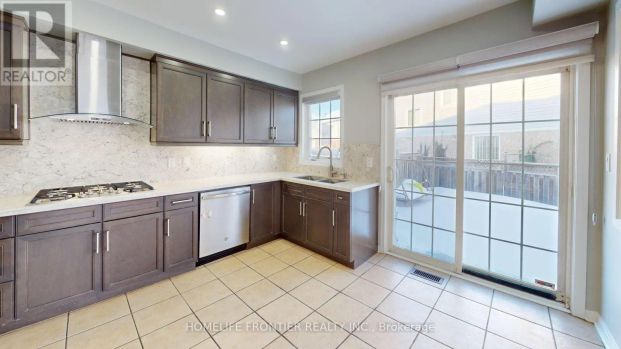 53 FRONTENAC CRESCENT - Photo 1