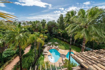Apartment in Puerto Banús, Costa del Sol - Photo 5
